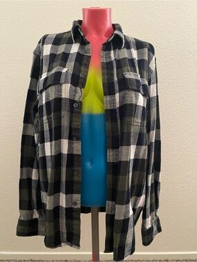 Black White Green Plaid Men's Flannel Shirt - Casual Button-Up - L